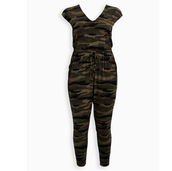 🆕️ Torrid Camo Jumpsuit Size 1 - Picture 4 of 5